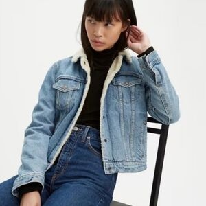 Levi's Sherpa Lined Denim Jacket Size M Womens Trucker Jeans Light Wash
